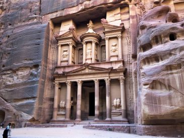 Petra Jordan lost city: how to explore this ancient wonder